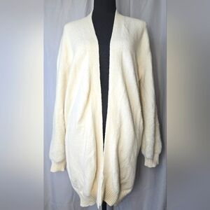 🤍WHO WHAT WEAR BRAND OFF-WHITE PUFF SLEEVE BOYFRIEND CARDIGAN. SIZE MEDIUM